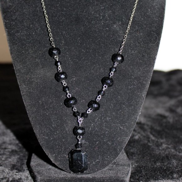 Silver tone with black stone drop necklace - Picture 1 of 4